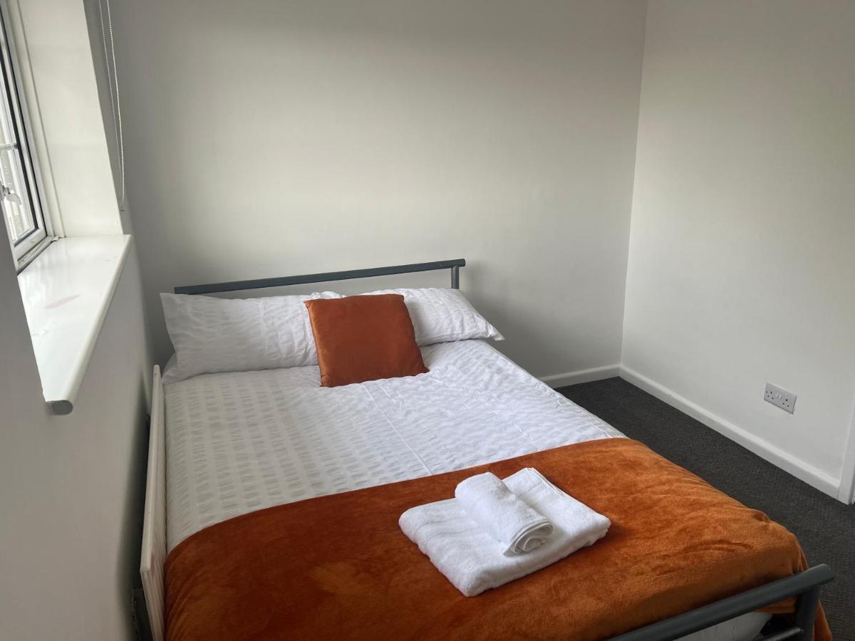 The Coral Guest House 1 Mile From Winchester Market Luaran gambar