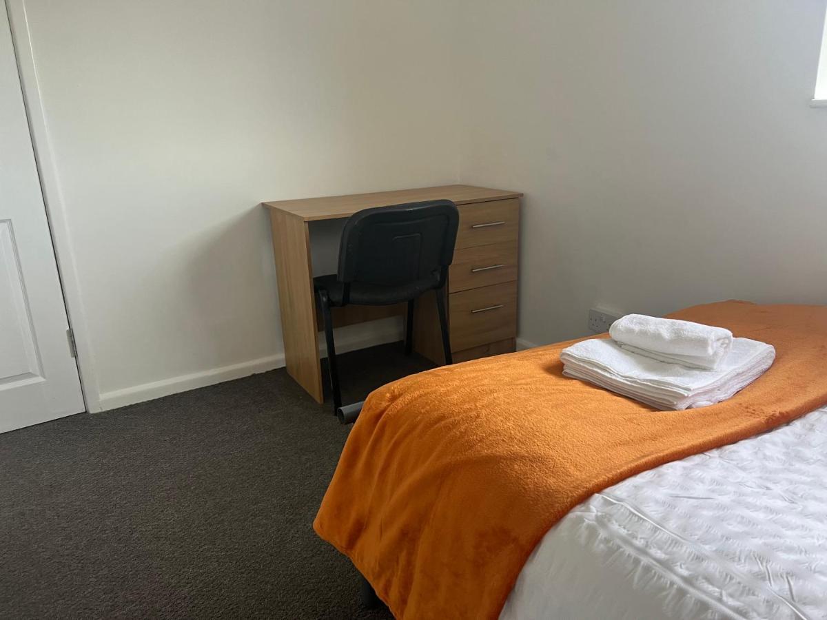 The Coral Guest House 1 Mile From Winchester Market Luaran gambar