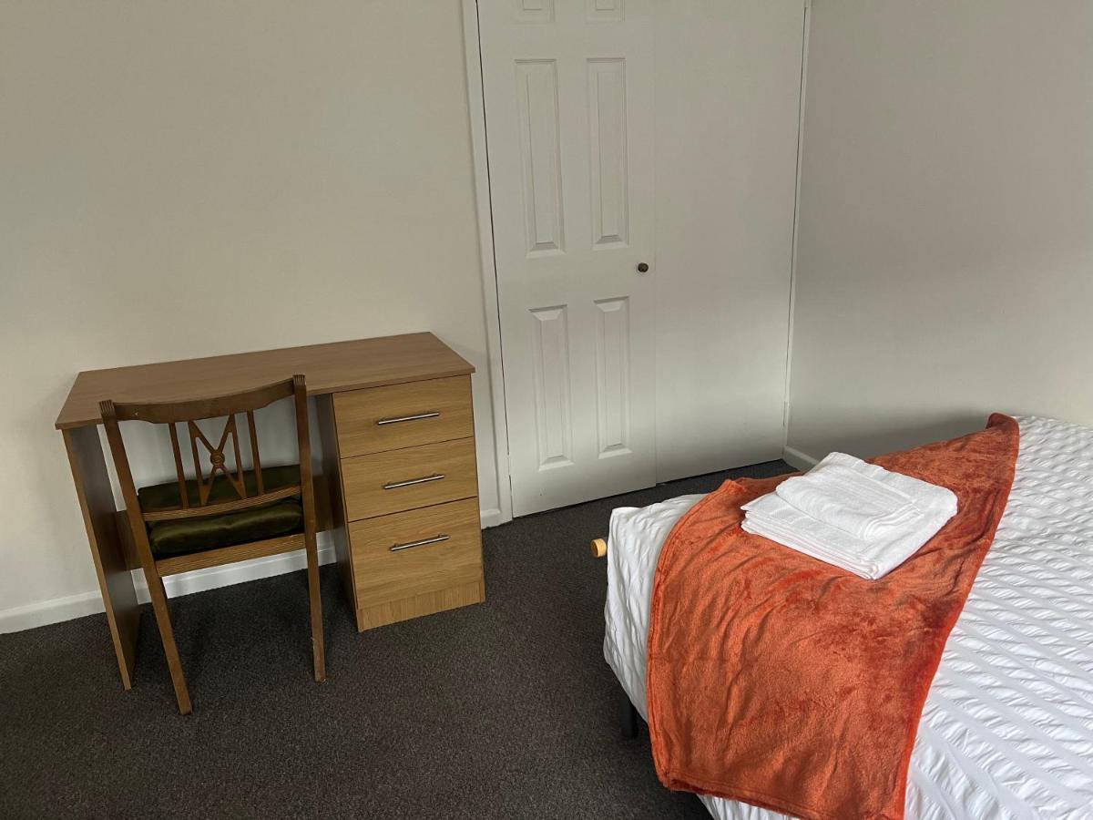 The Coral Guest House 1 Mile From Winchester Market Luaran gambar