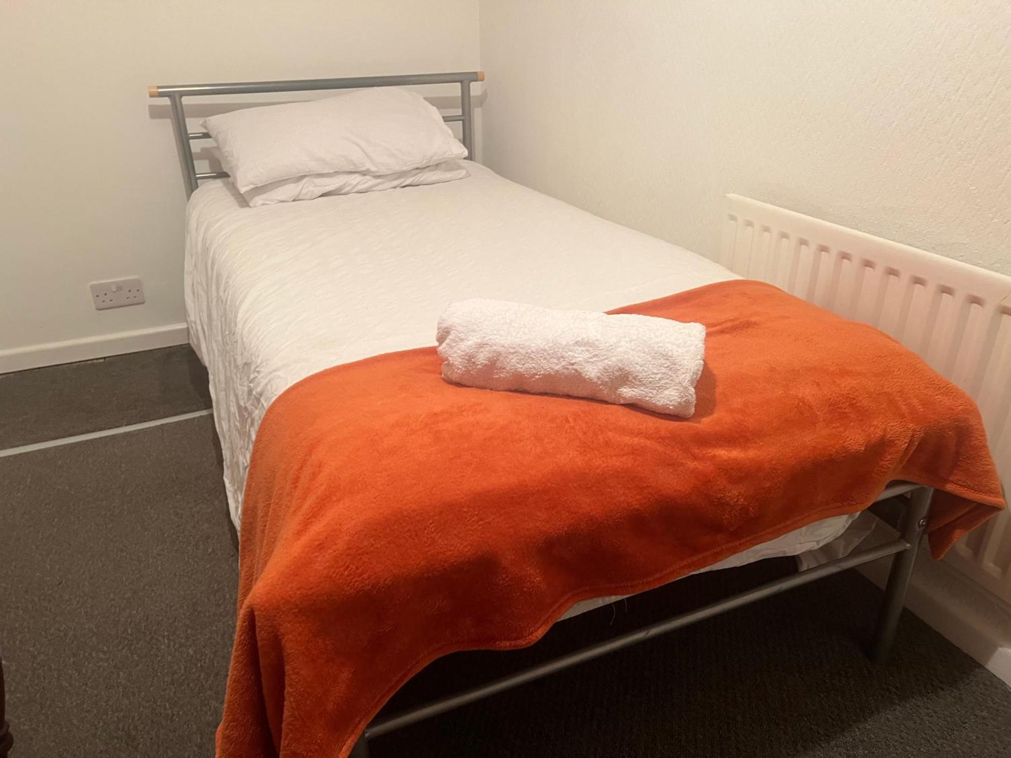 The Coral Guest House 1 Mile From Winchester Market Luaran gambar