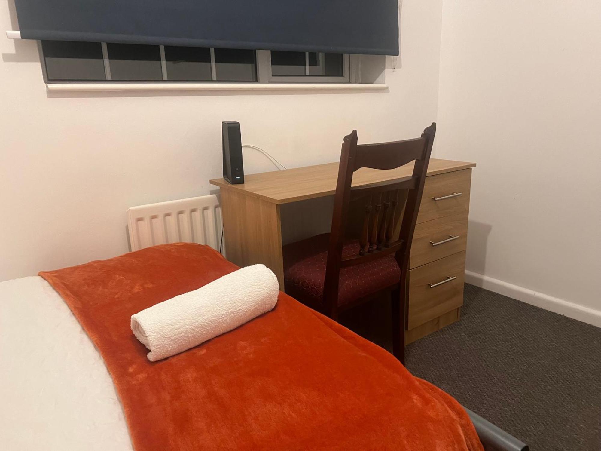 The Coral Guest House 1 Mile From Winchester Market Luaran gambar
