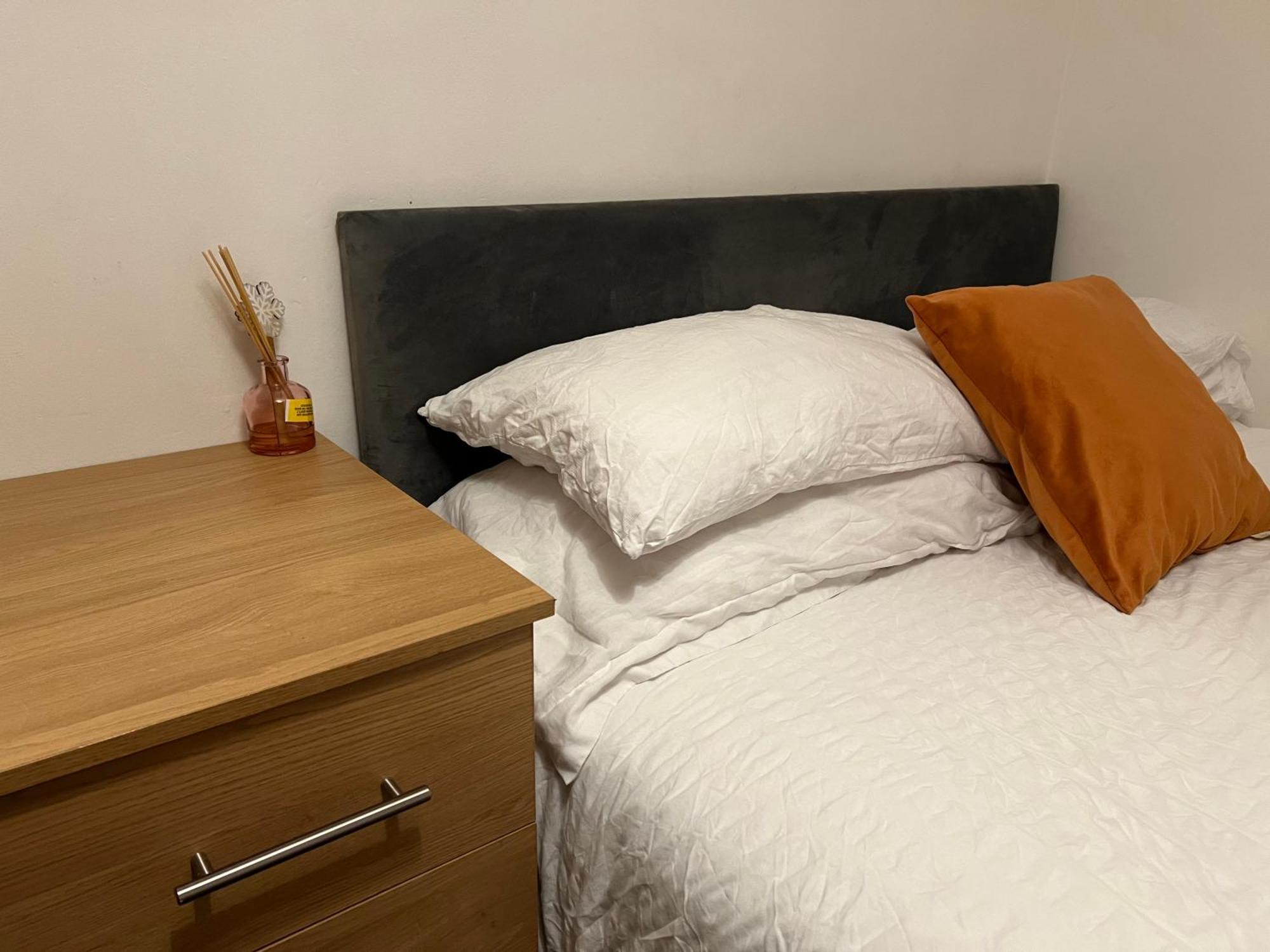 The Coral Guest House 1 Mile From Winchester Market Luaran gambar